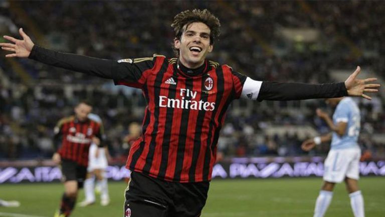 Kaká celebra un gol con el Milan 