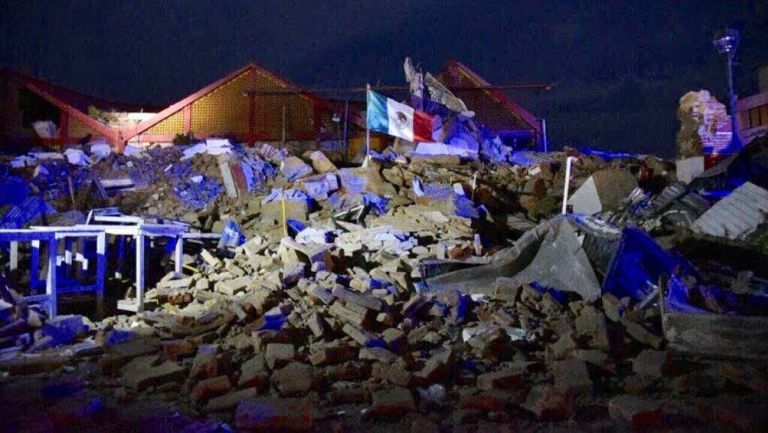 La bandera de México fue izada sobre las ruinas Palacio Municipal de Juchitán