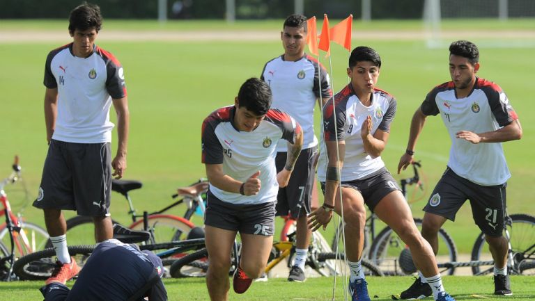 Gael Sandoval entrena con sus compañeros en Cancún
