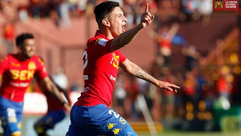Pablo Aranguiz celebra gol con la Unión Española