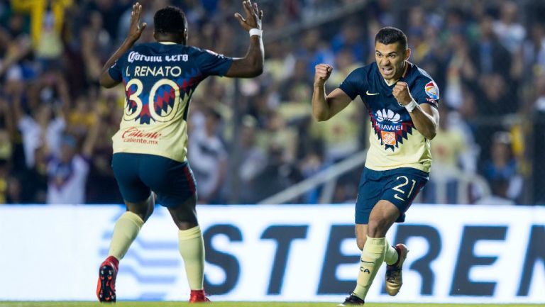 Henry Martín festeja gol contra Querétaro en la J1 del C2018