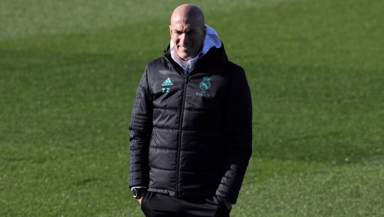 Zidane observa un entrenamiento del Real Madrid 