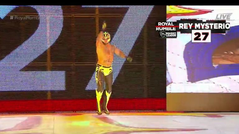 Rey Mysterio entra a Royal Rumble