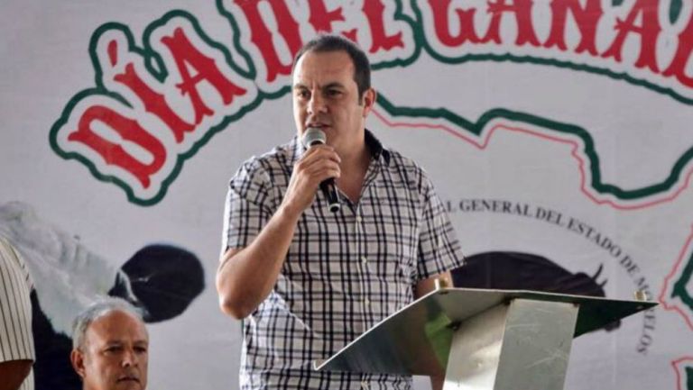 Cuauhtémoc Blanco habla en un evento público