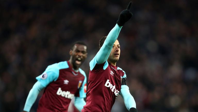 Chicharito festeja gol con West Ham 