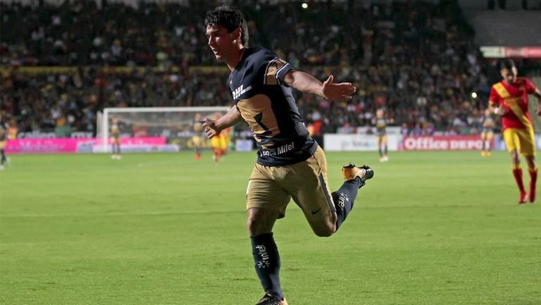 Matías Alustiza festeja su gol contra Monarcas