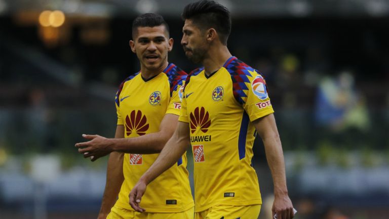 Oribe Peralta y Henry Martín, durante la J2 del Clausura 2018