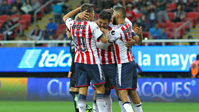Chivas festeja gol vs Tuzos en Guadalajara 