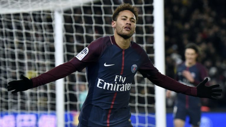 Neymar celebra un anotación con el PSG 