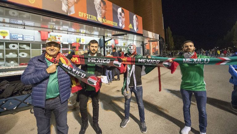 Aficionados apoyan a México previo a un juego en Bélgica