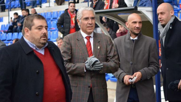 García de la Vega acude al estadio para ver al Real Murcia 
