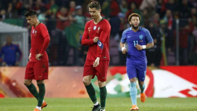 Cristiano Ronaldo se lamenta tras goleada de Holanda