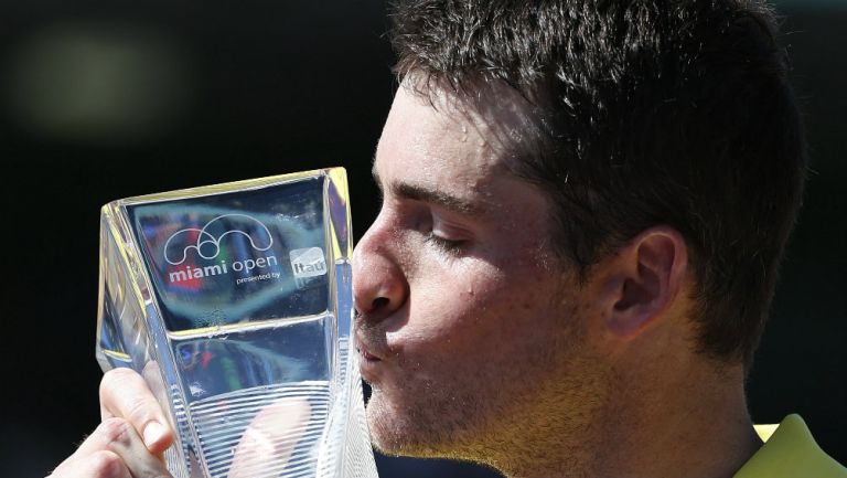 Isner besa su trofeo del Masters 1000