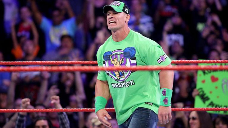 John Cena hace su entrada en RAW