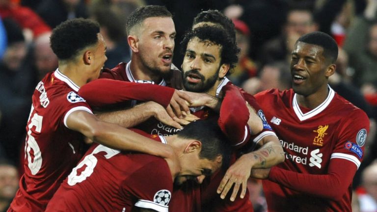 Liverpool festeja tras anotar frente a la Roma