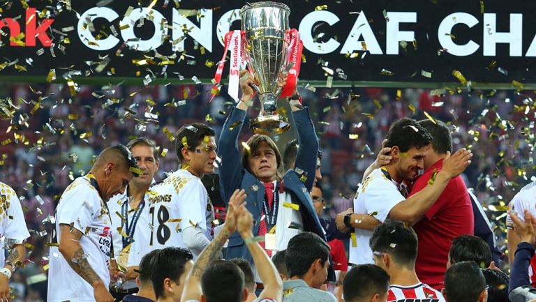 Almeyda levanta el título de la Concachampions