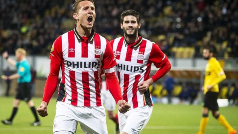Luuk de Jong festeja un gol con PSV