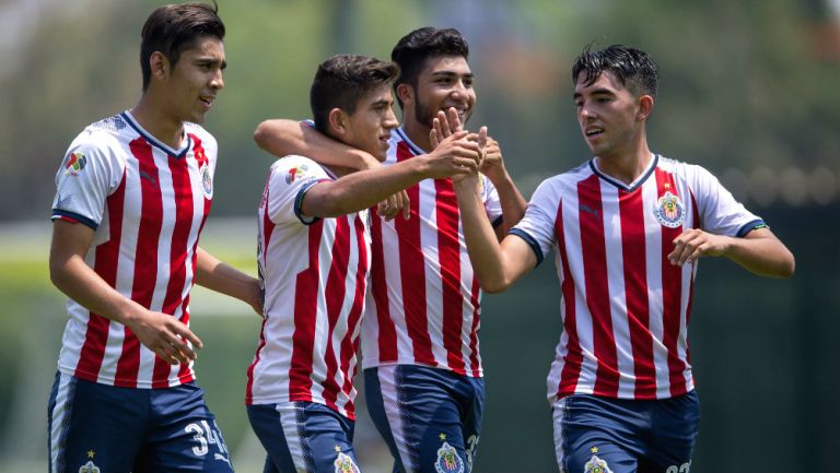 Chivas Sub 17 festeja gol frente al Atlas