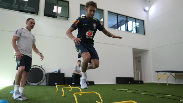 Neymar durante su preparación con la selección de Brasil