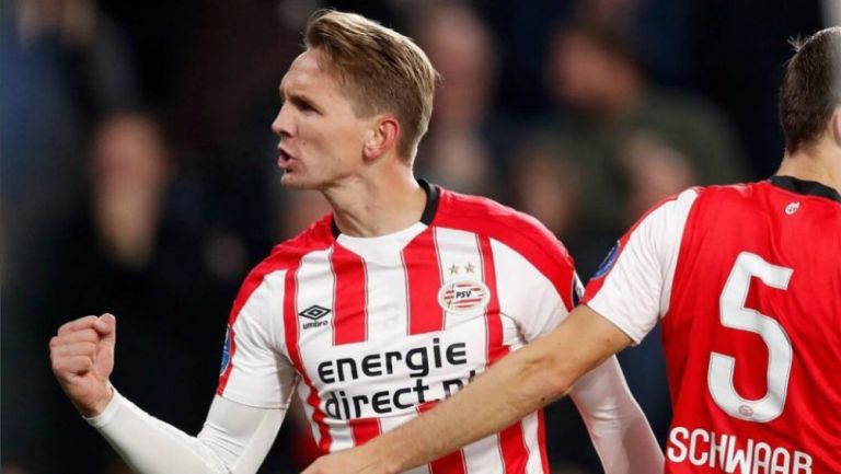  Luuk de Jong festeja un gol con el PSV