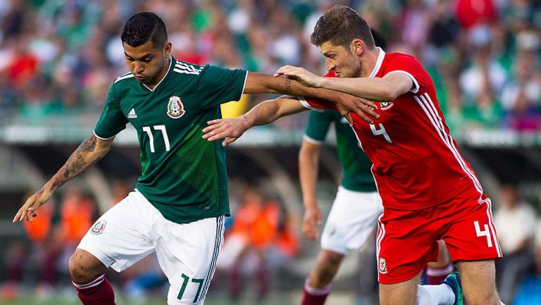 Acciones durante el encuentro entre México y Gales