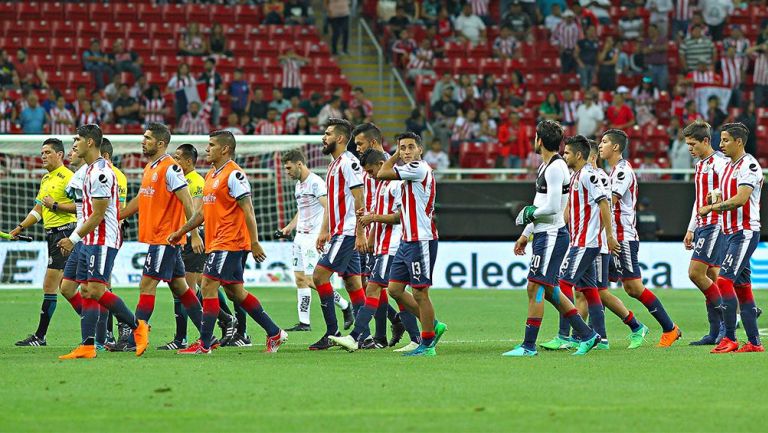 Jugadores de Chivas tras un encuentro en el Clausura 2018