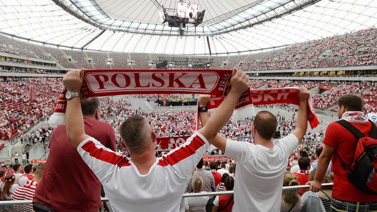 Aficionados de Polonia apoyan a su selección en Rusia 2018