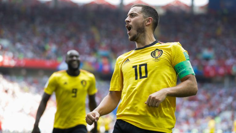 Hazard celebra uno de sus dos goles frente a Túnez