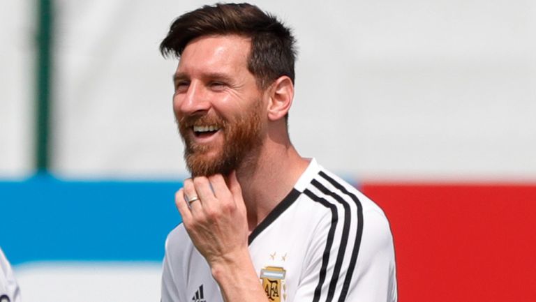 Messi sonríe en entrenamiento de Argentina