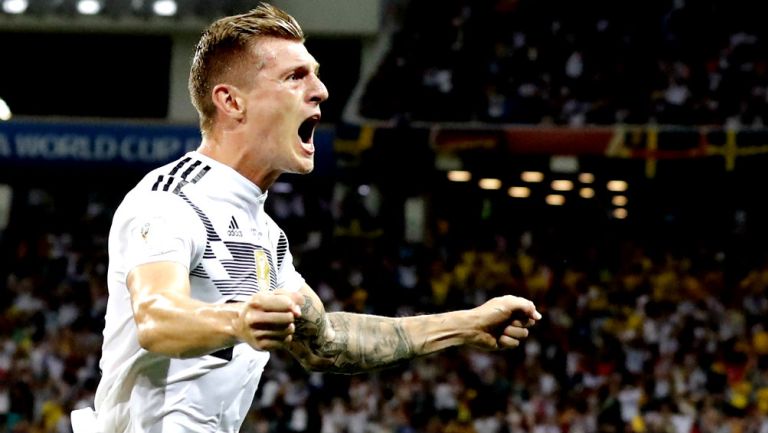 Toni Kroos celebra gol de último momento contra Suecia
