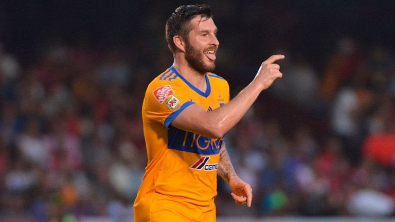 Gignac celebra un gol con Tigres