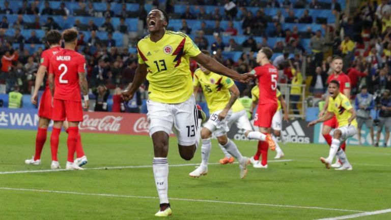 Yerry Mina celebra gol contra Inglaterra