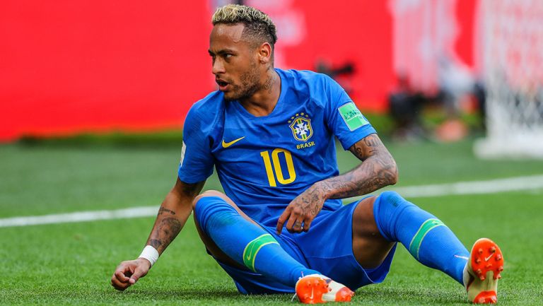 Neymar, tras recibir una falta en la Copa del Mundo