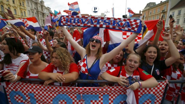 Fans croatas esperan la llegada de los jugadores