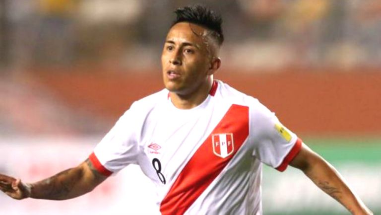 Christian Cueva, durante un partido con la Selección de Perú