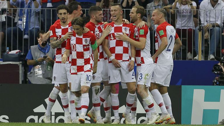 Jugadores de Croacia festejan un gol