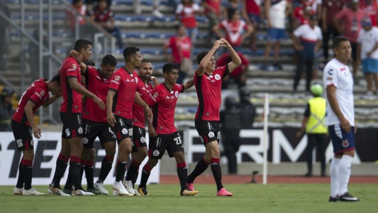 Mauro Lainez festeja su gol contra Veracruz