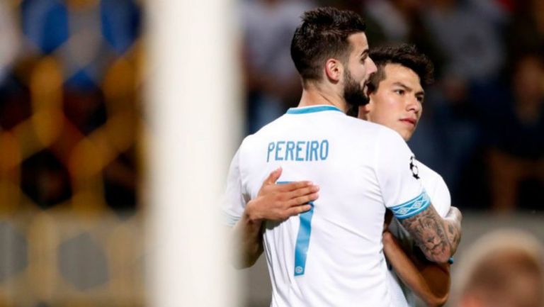 Lozano abraza a Pereiro tras marcar frente al BATE Borisov