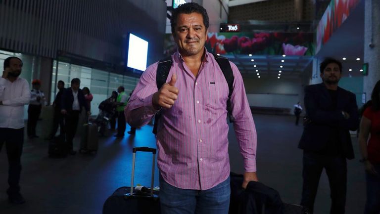 Carlos Hermosillo a su llegada a la Ciudad de México