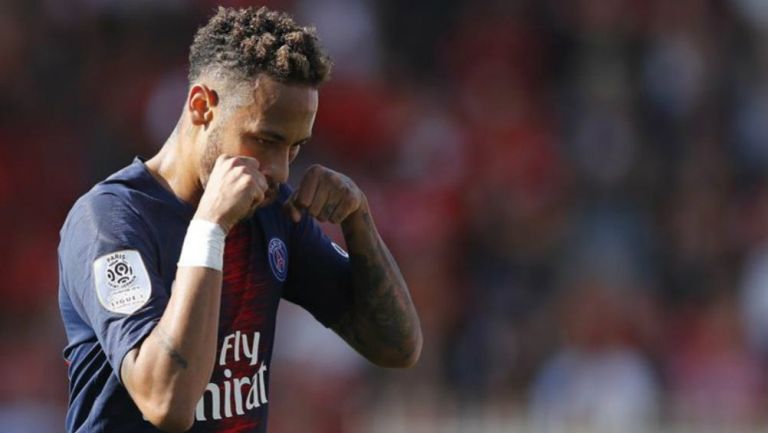 Neymar celebra gol con el PSG