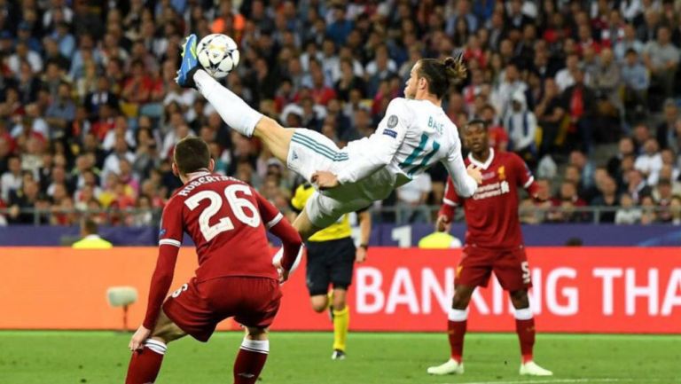 Momento exacto del gol de chilena de Gareth Bale vs Liverpool