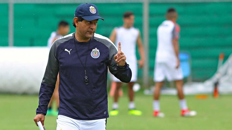 José Saturnino Cardozo en entrenamiento de Chivas
