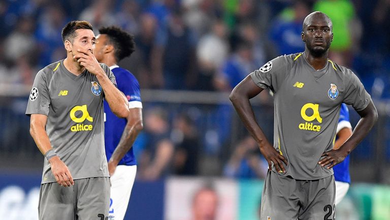 Herrera se lamenta en el juego del Porto ante Schalke 04