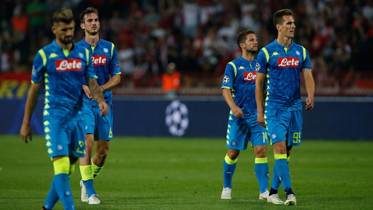 Jugadores del Nápoles muestran decepción tran igualar con Estrella Roja