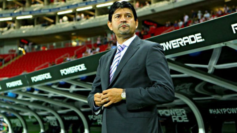 José Saturnino Cardozo, durante un partido con Chivas