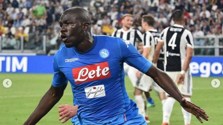 Kalidou Koulibaly festeja un gol contra la Juventus