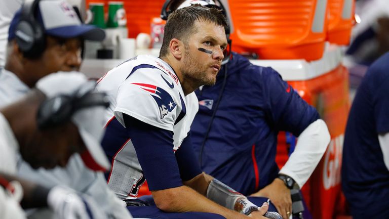 Tom Brady en el banquillo de los Patriots