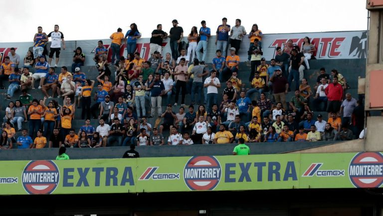 Aficionados de Tigres y América en el Estadio Universitario de la UANL