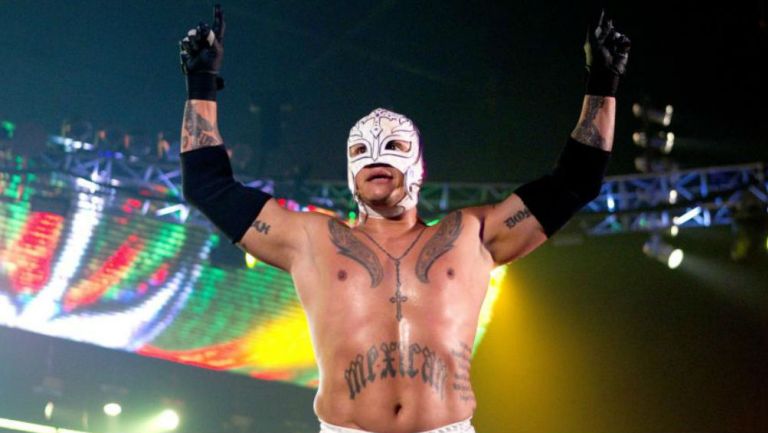 Rey Mysterio antes de una lucha en la WWE
