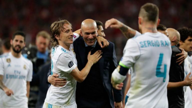 Modric felicita a Zidane en el Real Madrid
